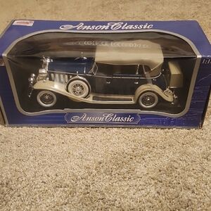 1/18 Scale Anson Classic 1932 Cadillac Sport Phateon Blue Version
